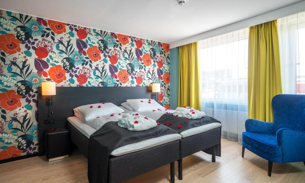 Thon Hotel Harstad Bagian luar foto