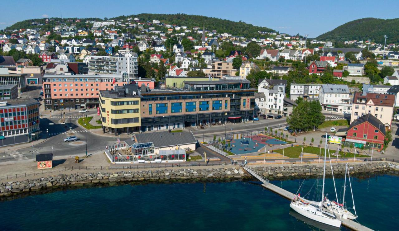 Thon Hotel Harstad Bagian luar foto