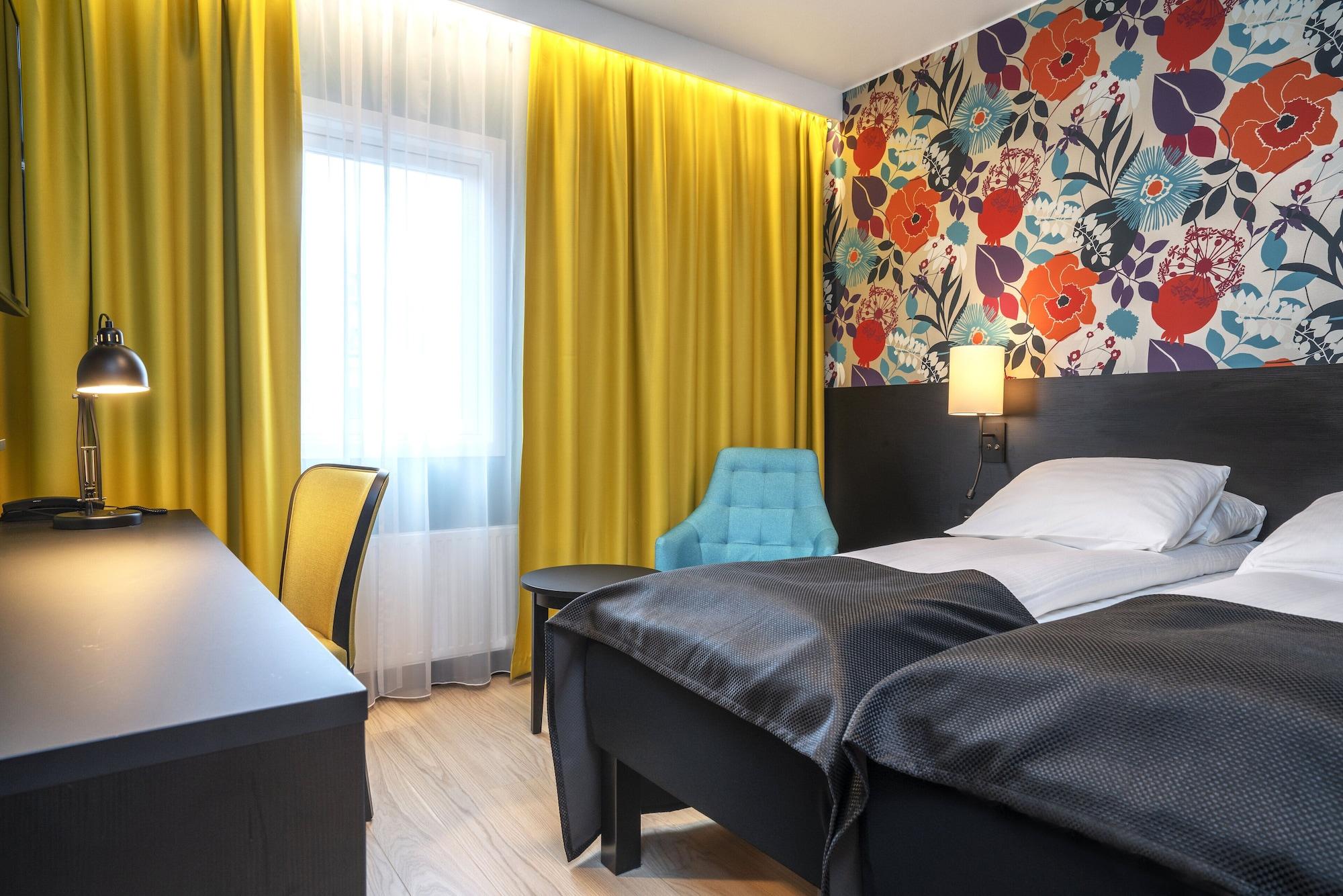 Thon Hotel Harstad Bagian luar foto