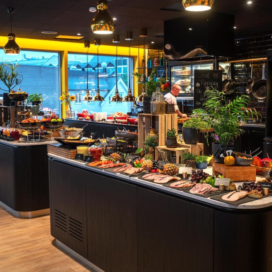 Thon Hotel Harstad Bagian luar foto
